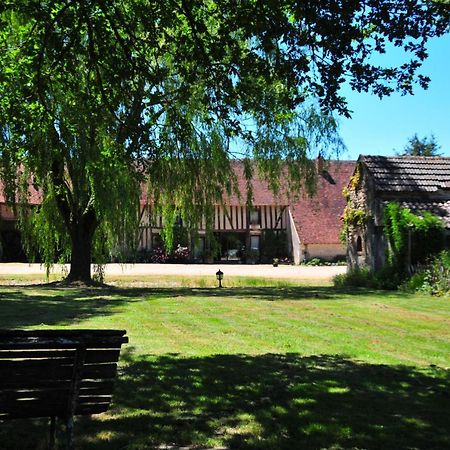 Les Guenins Bed & Breakfast Gien Eksteriør bilde